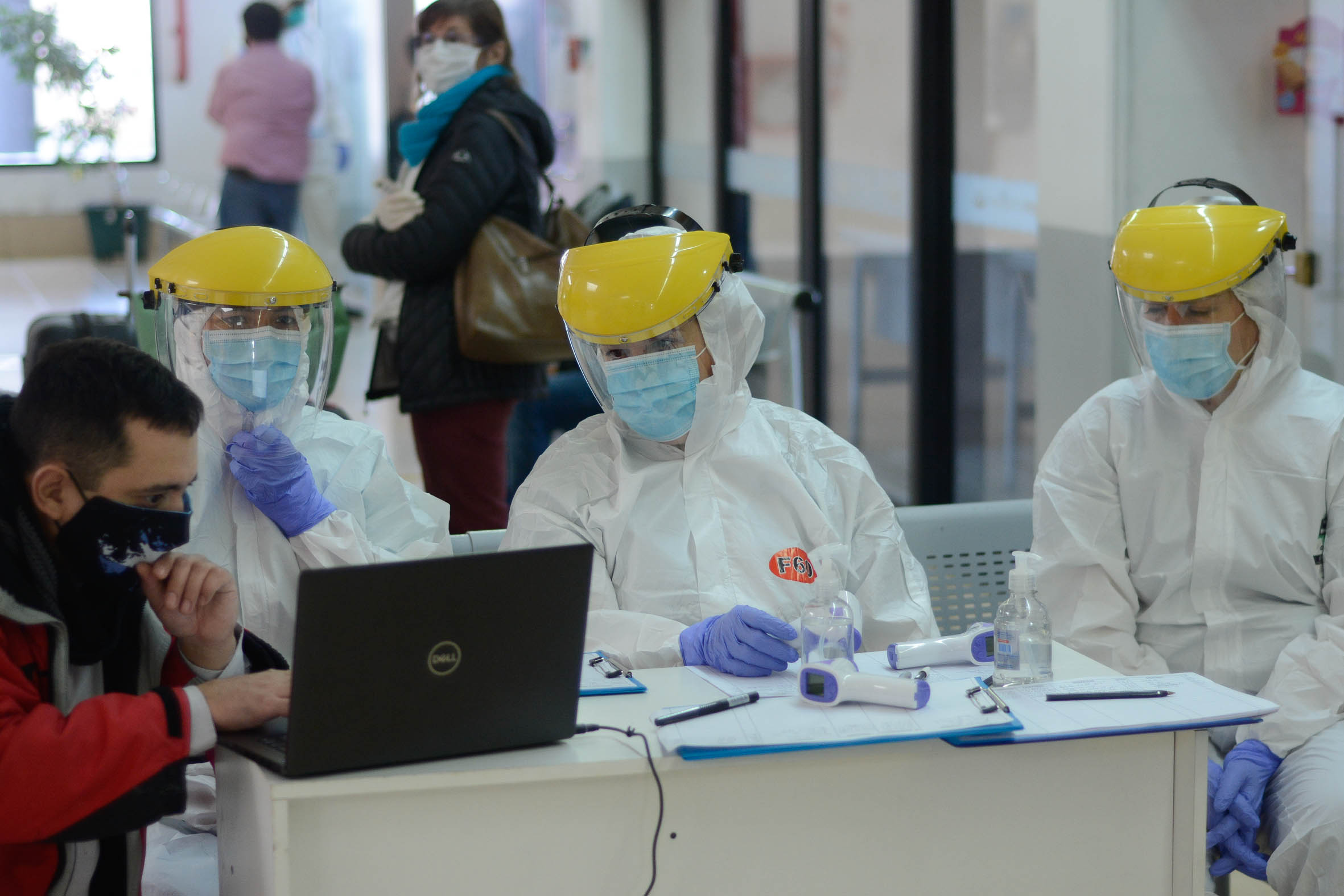 La variante Delta y el incumplimiento del aislamiento, las razones por las que se restringieron los vuelos desde el exterior La variante Delta y el incumplimiento del aislamiento, las razones por las que se restringieron los vuelos desde el exterior