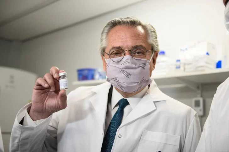 Alberto Fernández visitó el laboratorio donde se desarrolló el suero equino para tratar el coronavirus