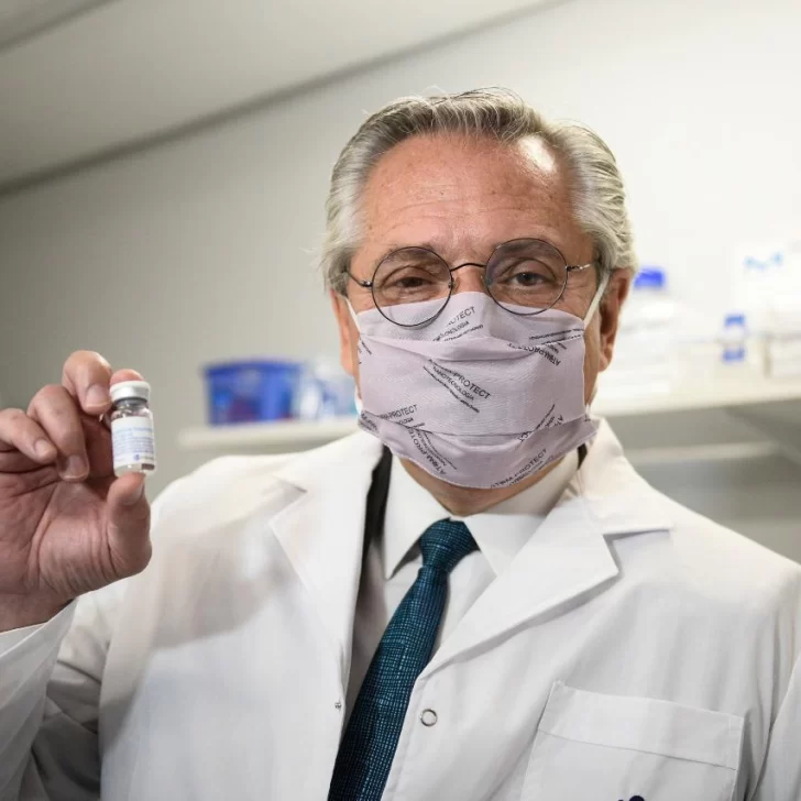 Alberto Fernández visitó el laboratorio donde se desarrolló el suero equino para tratar el coronavirus