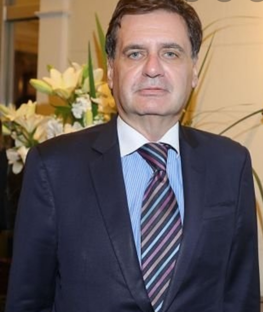 alejando-scholz-203dj9-614x728