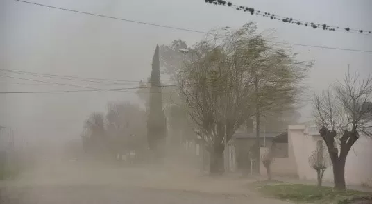 Suspendieron las clases en Comodoro Rivadavia y el norte de Santa Cruz por el temporal de viento