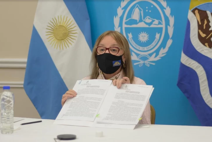 Alicia Kirchner firmó convenio con ENOHSA para la ejecución de 44 obras en Santa Cruz