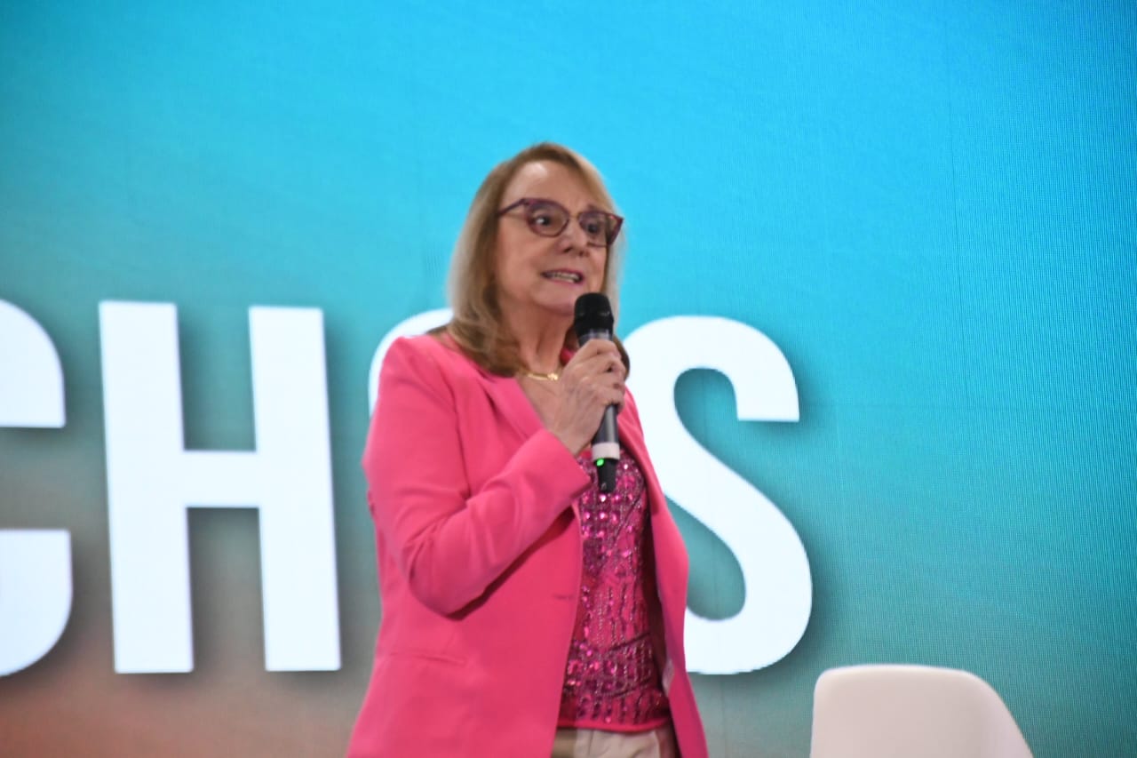 Alicia Kirchner presentó un informe sobre sus 8 años de gestión Alicia Kirchner presentó un informe sobre sus 8 años de gestión
