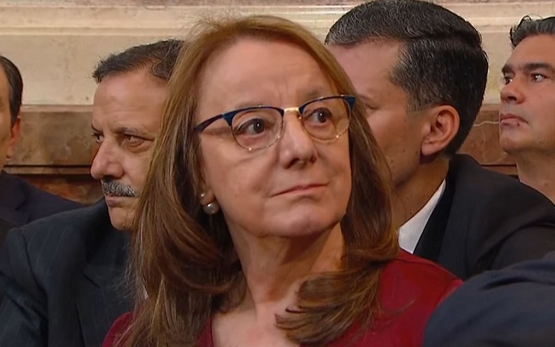 El mensaje de Alicia Kirchner tras la asunción de Alberto y Cristina: “Es un camino de esperanza y de transformación” El mensaje de Alicia Kirchner tras la asunción de Alberto y Cristina: “Es un camino de esperanza y de transformación”
