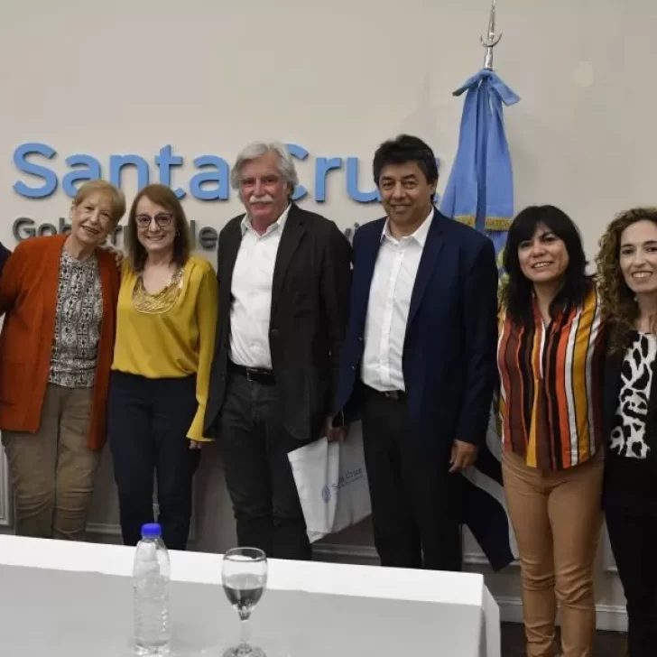 Huelgas Patagónicas: Alicia Kirchner se reunió con el hijo de Osvaldo Bayer y la hija de Antonio Soto Huelgas Patagónicas: Alicia Kirchner se reunió con el hijo de Osvaldo Bayer y la hija de Antonio Soto