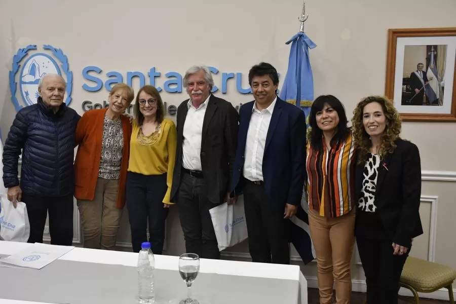 Huelgas Patagónicas: Alicia Kirchner se reunió con el hijo de Osvaldo Bayer y la hija de Antonio Soto Huelgas Patagónicas: Alicia Kirchner se reunió con el hijo de Osvaldo Bayer y la hija de Antonio Soto