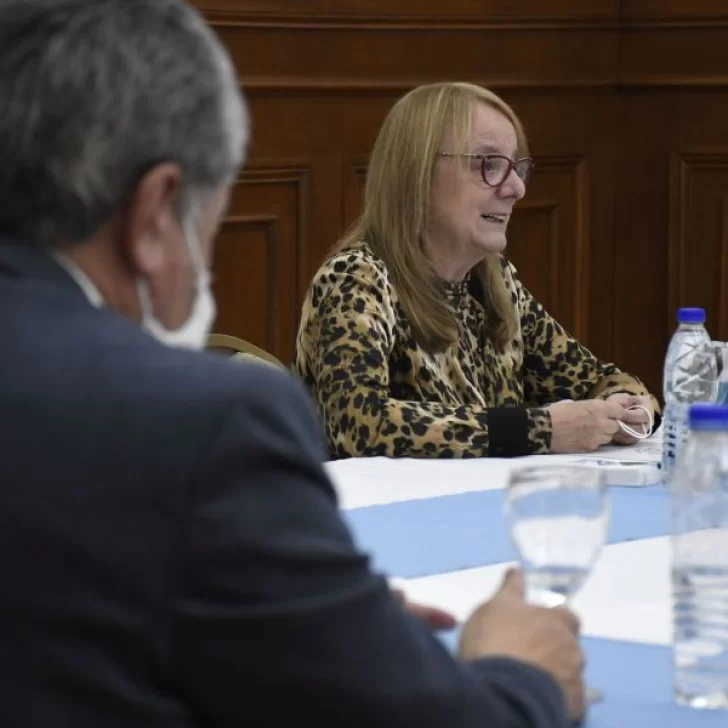 Alicia Kirchner firmó convenio para la construcción de obras en Gobernador Gregores en su 99° Aniversario Alicia Kirchner firmó convenio para la construcción de obras en Gobernador Gregores en su 99° Aniversario