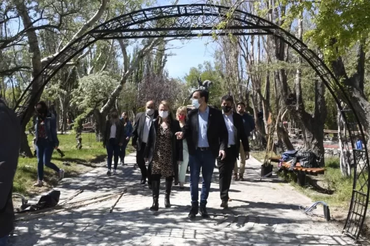Plaza San Martín: Alicia Kirchner recorrió las obras, previo a su inauguración