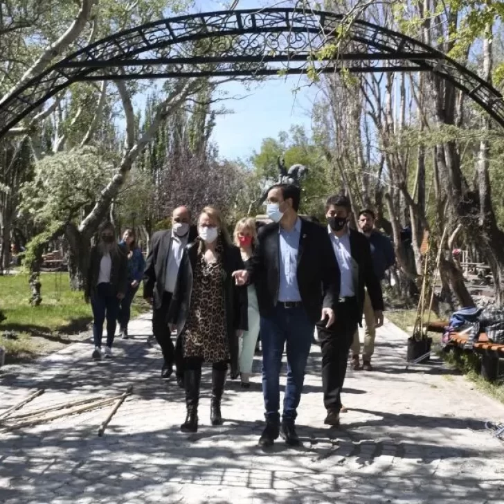 Plaza San Martín: Alicia Kirchner recorrió las obras, previo a su inauguración