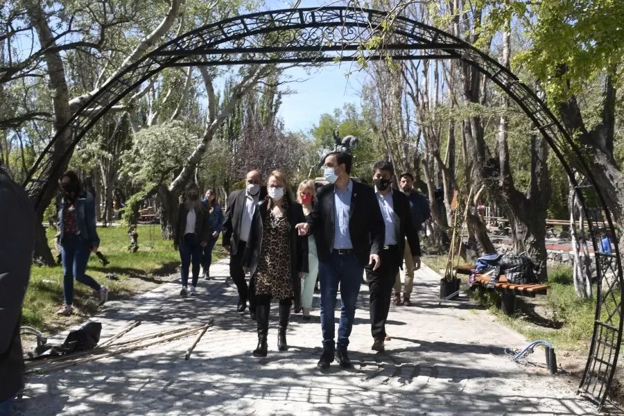 Plaza San Martín: Alicia Kirchner recorrió las obras, previo a su inauguración