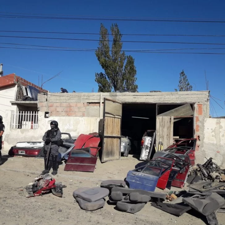 Desarmaderos ilegales: allanamientos en Comodoro Rivadavia Desarmaderos ilegales: allanamientos en Comodoro Rivadavia