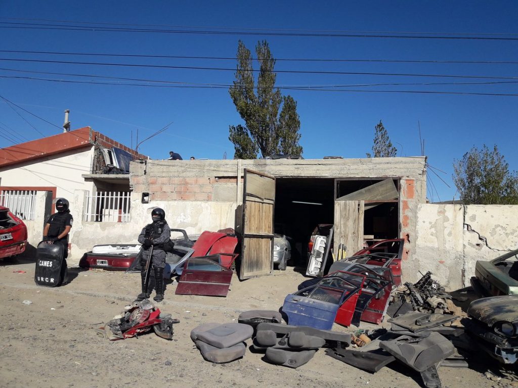 Desarmaderos ilegales: allanamientos en Comodoro Rivadavia Desarmaderos ilegales: allanamientos en Comodoro Rivadavia