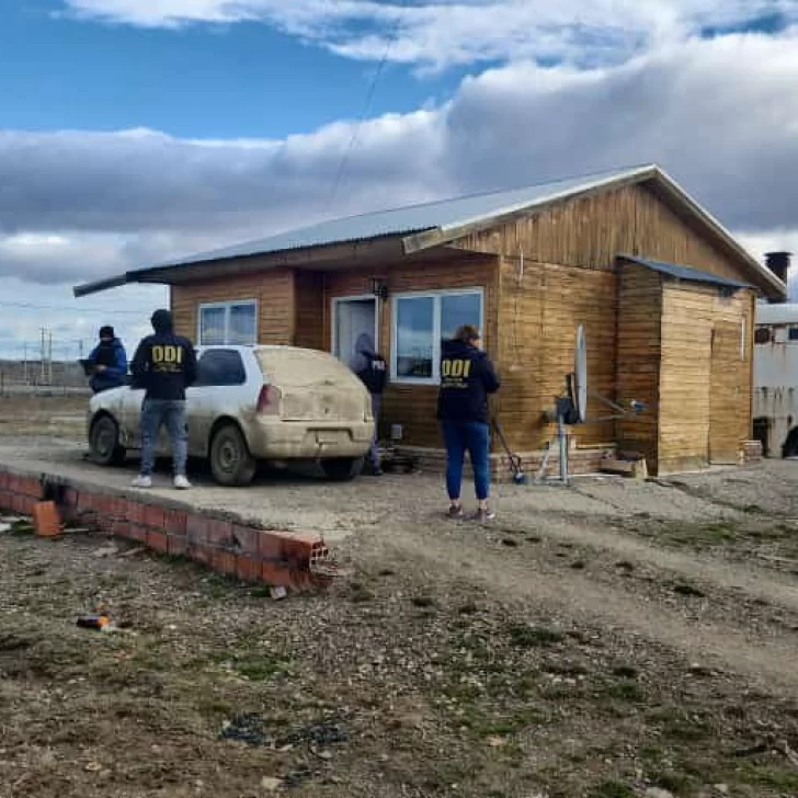 Allanaron una vivienda en el barrio Los Álamos por el robo a un minimercado Allanaron una vivienda en el barrio Los Álamos por el robo a un minimercado