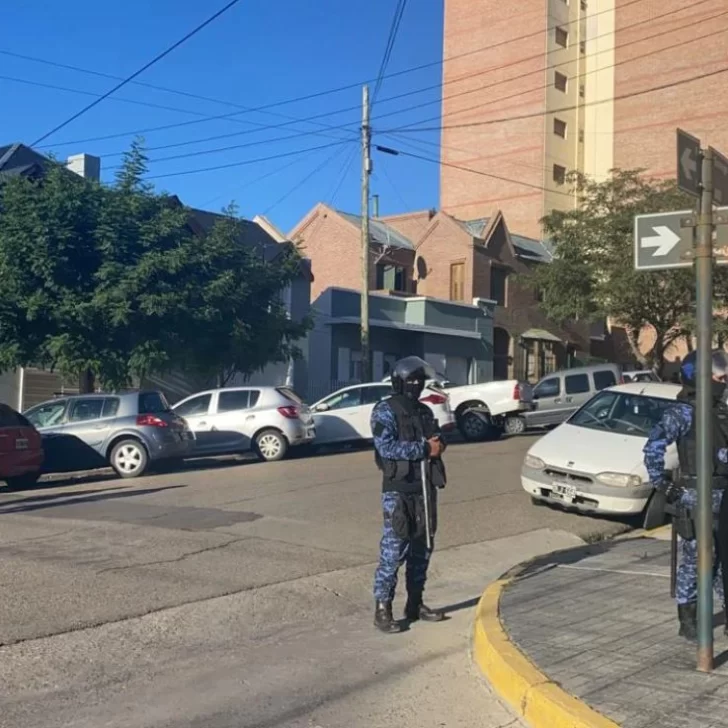 Allanan el Sindicato de Camioneros de Comodoro por el robo de vacunas contra el COVID-19