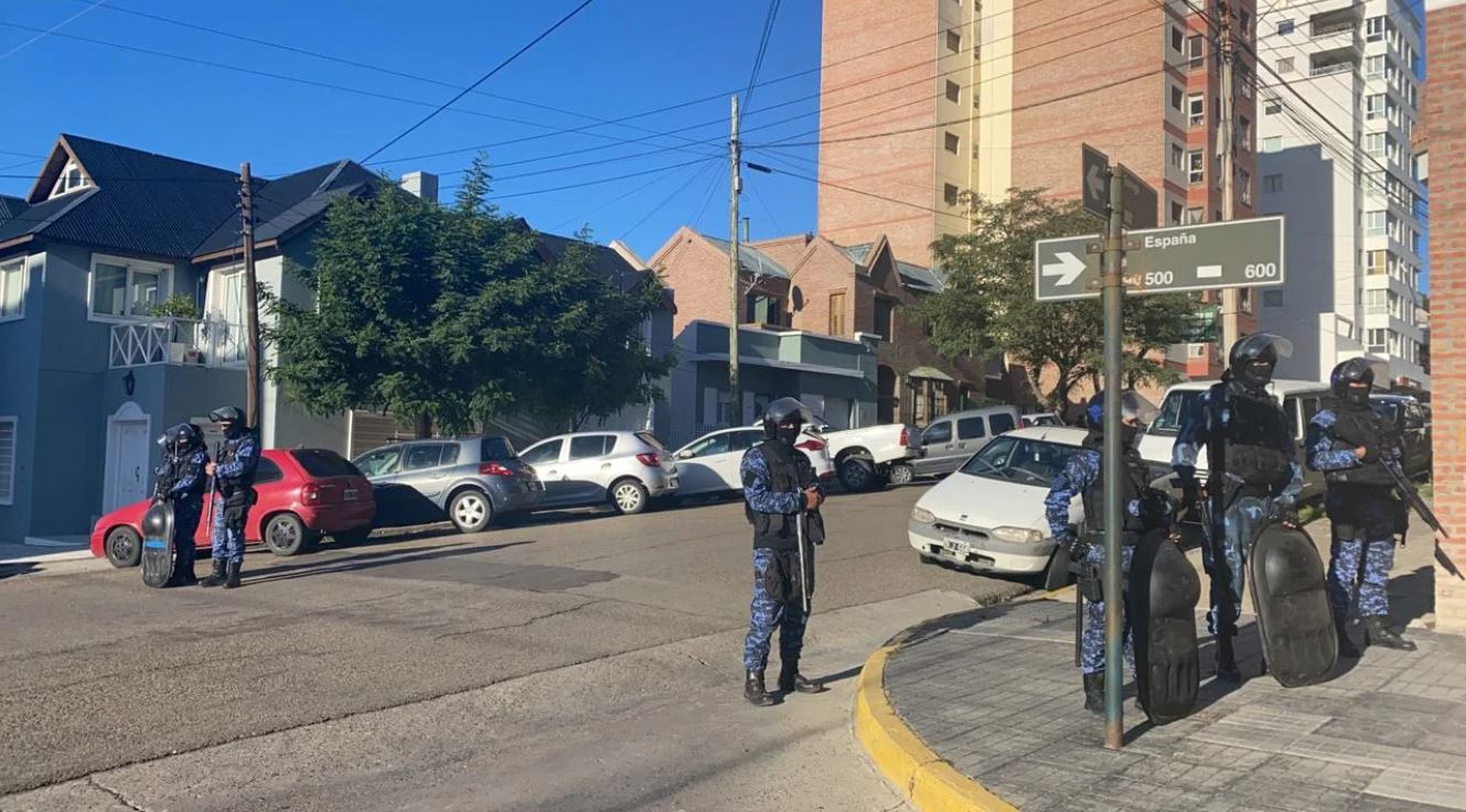 Allanan el Sindicato de Camioneros de Comodoro por el robo de vacunas contra el COVID-19