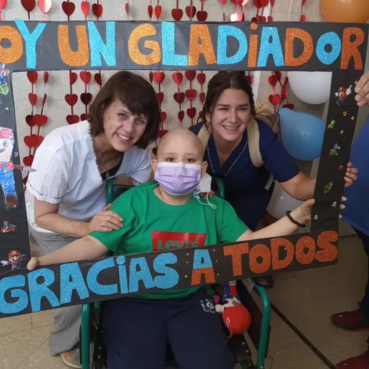 Pequeño guerrero: dieron de alta a Bautista Andrade, el nene que estaba derivado en Buenos Aires por leucemia Pequeño guerrero: dieron de alta a Bautista Andrade, el nene que estaba derivado en Buenos Aires por leucemia