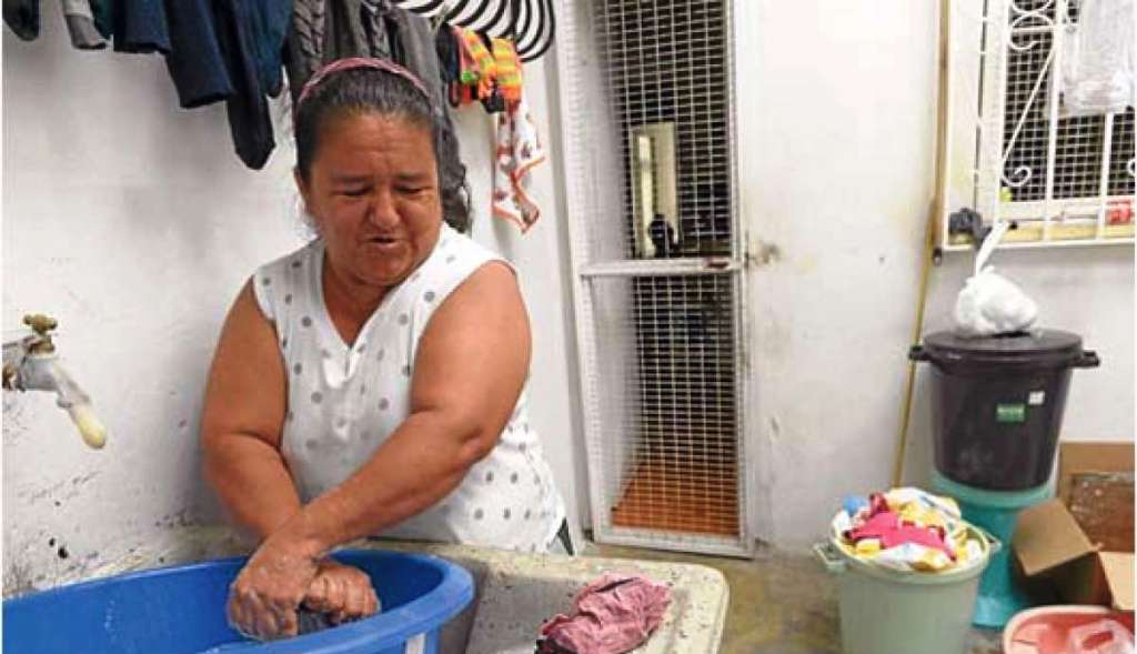 Amas de casa: afirman que en Argentina las tareas domésticas y de cuidados no remunerados aportan 15,9% del PIB