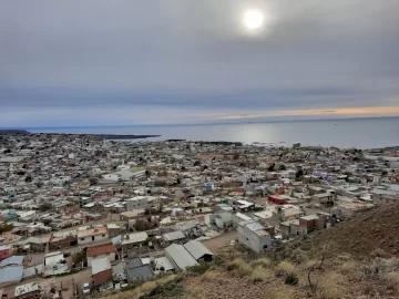 Caleta Olivia: un conductor intentó embestir a la policía y terminó detenido