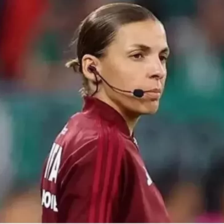Stéphanie Frappart será la primera árbitra en dirigir un partido en un Mundial