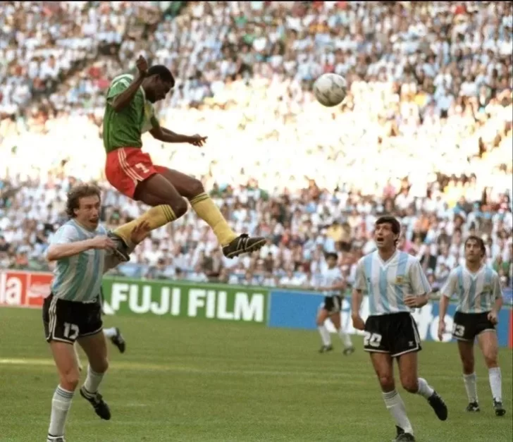 Argentina-Camerún en Italia 90: el antecedente de una dura caída en un debut mundialista