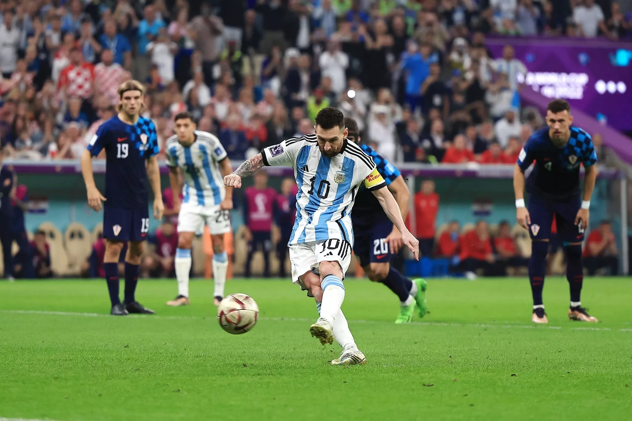 El penal a Julián Álvarez y el gol de Lionel Messi para el 1 a 0 contra Croacia en Qatar El penal a Julián Álvarez y el gol de Lionel Messi para el 1 a 0 contra Croacia en Qatar