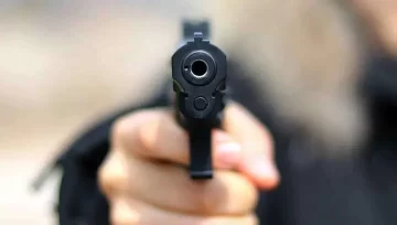 Un hombre denunció haber sido amenazado con un arma por una deuda de 2 millones de pesos Un hombre denunció haber sido amenazado con un arma por una deuda de 2 millones de pesos