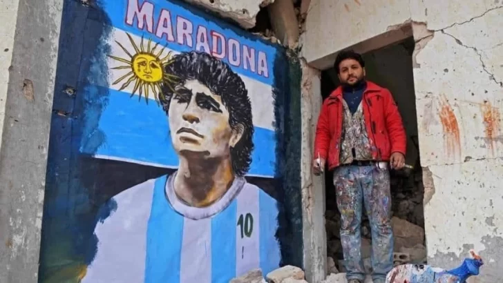 Pintó un mural de Diego Maradona en una ciudad de Siria destruida por los bombardeos
