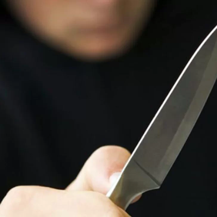 Relatos salvajes: lo amenazó con un cuchillo por lanzarse un gas durante la cena