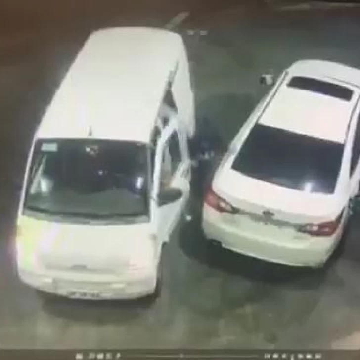 Video. Viral: la inesperada reacción de un hombre al ser asaltado mientras cargaba nafta