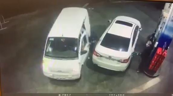 Video. Viral: la inesperada reacción de un hombre al ser asaltado mientras cargaba nafta
