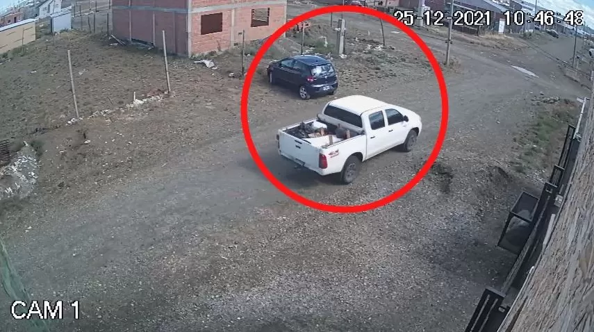 Exclusivo. Investigan misterioso ataque al auto del hijo de Rubén “Carito” Aranda Exclusivo. Investigan misterioso ataque al auto del hijo de Rubén “Carito” Aranda