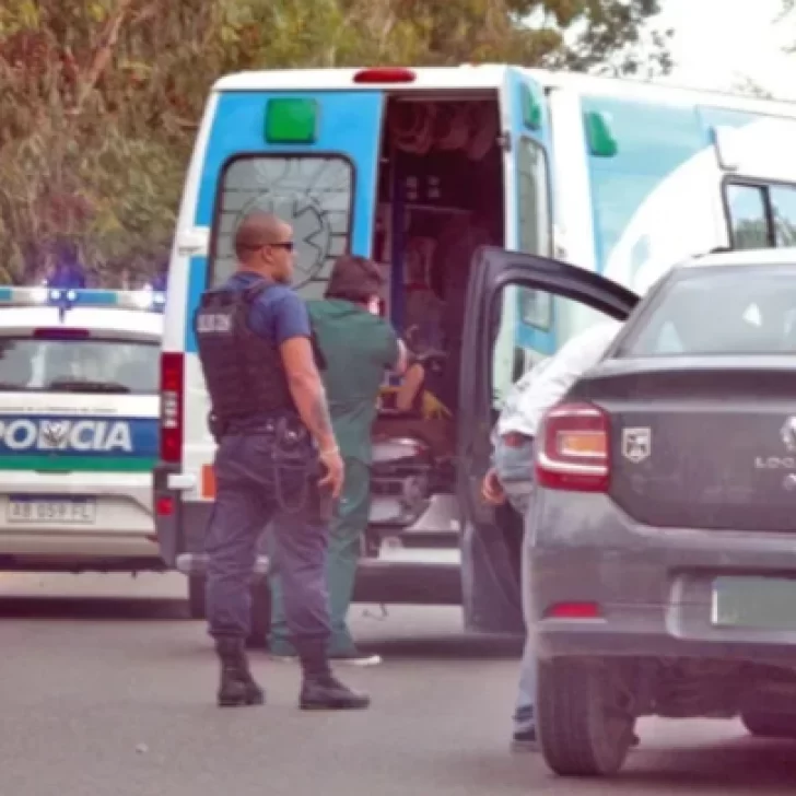 Nene le soltó la mano a su mamá, cruzó la calle y lo atropellaron