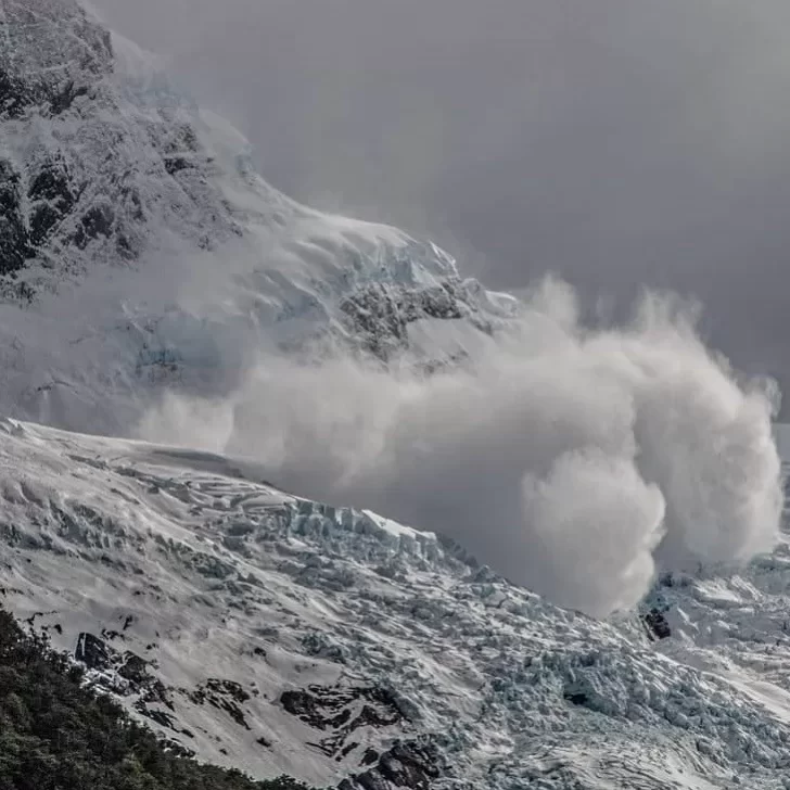 Espectacular avalancha en el glaciar Upsala sorprendió a los turistas que recorrían el Parque Nacional