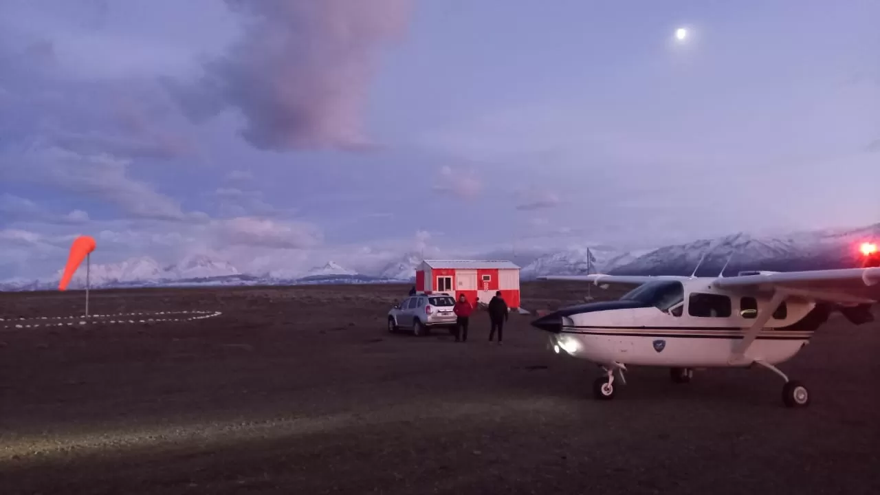 Un avión del aeroclub de El Chaltén buscará el repuesto para la autobomba del aeropuerto de Río Gallegos