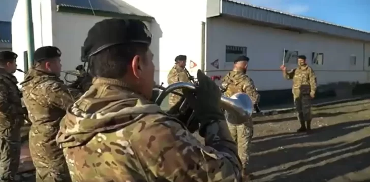 La Banda Militar del Regimiento de Infantería Mecanizado 24 homenajeó al personal de salud