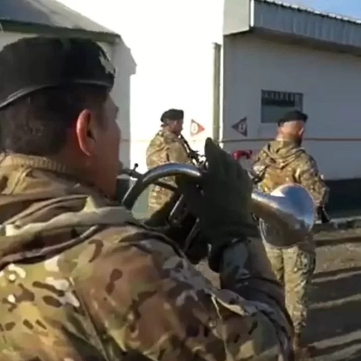 La Banda Militar del Regimiento de Infantería Mecanizado 24 homenajeó al personal de salud La Banda Militar del Regimiento de Infantería Mecanizado 24 homenajeó al personal de salud