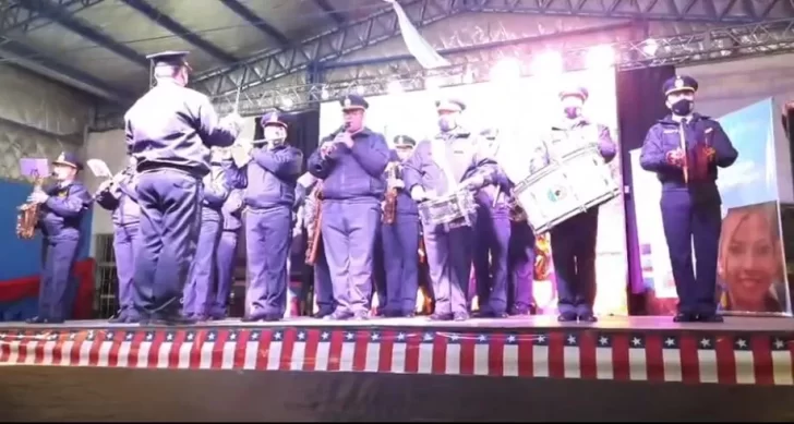 La banda de la Policía tocó el himno nacional chileno y argentino por las fiestas del “18”