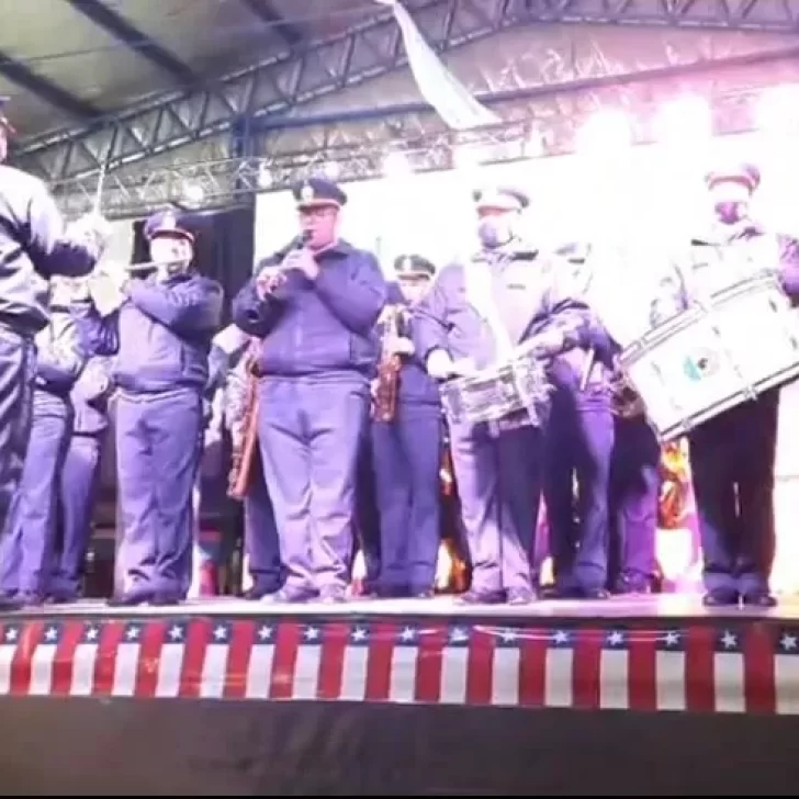 La banda de la Policía tocó el himno nacional chileno y argentino por las fiestas del “18”