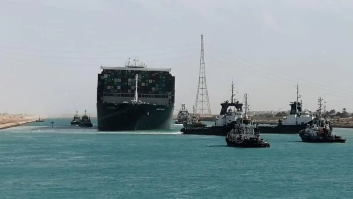 Video. Así desencallaron el buque y reanudaron la navegación por el Canal de Suez