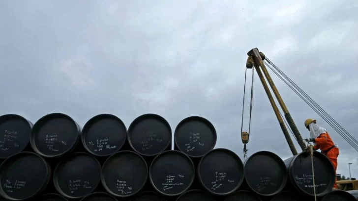 El petróleo cayó más de 3% pese a los anuncios de Trump El petróleo cayó más de 3% pese a los anuncios de Trump