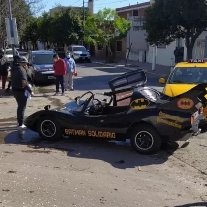 Batman solidario chocó el batimóvil en Córdoba