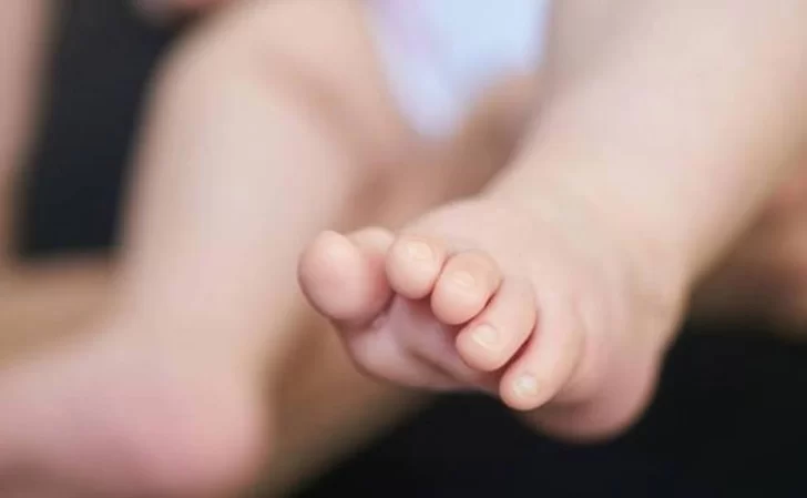 Una bebé de 14 meses murió por coronavirus