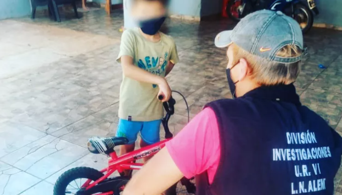 Crueldad total: ladrón le robó una bici a un nene de 4 años