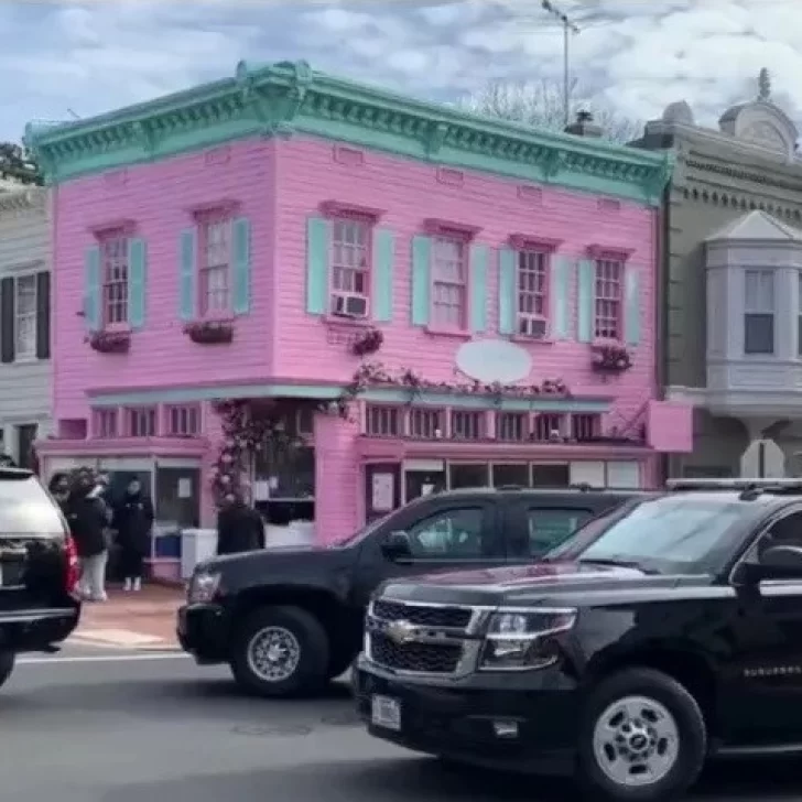 Joe Biden y su hijo Hunter eligieron bagel del restaurante de una argentina en su primer domingo como presidente