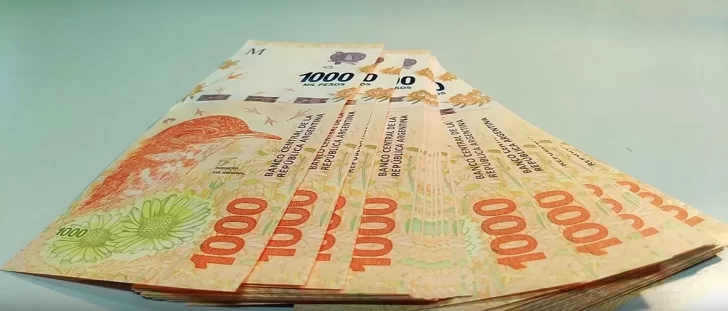 Investigan la circulación de billetes falsos en Río Gallegos: las 3 técnicas para detectarlos