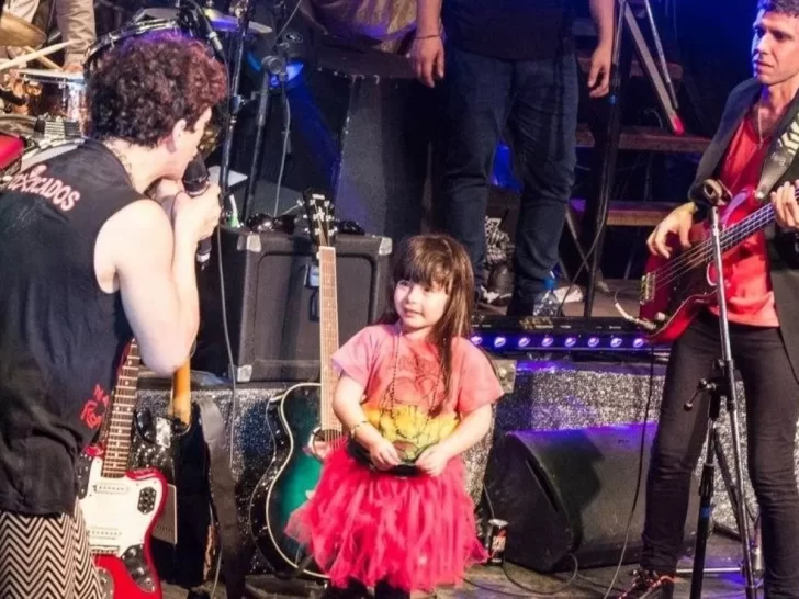 La hija de Pity Álvarez cantó un hit de “Intoxicados” y sorprendió a todos