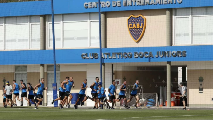 Otro brote de Covid-19 en el fútbol: Boca suspende las prácticas por 72 horas