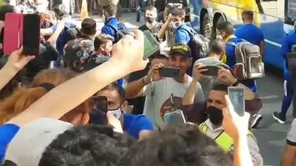 Furor en Mendoza por la llegada de Boca: hinchas recibieron al plantel en el hotel previo al choque con Argentinos Juniors