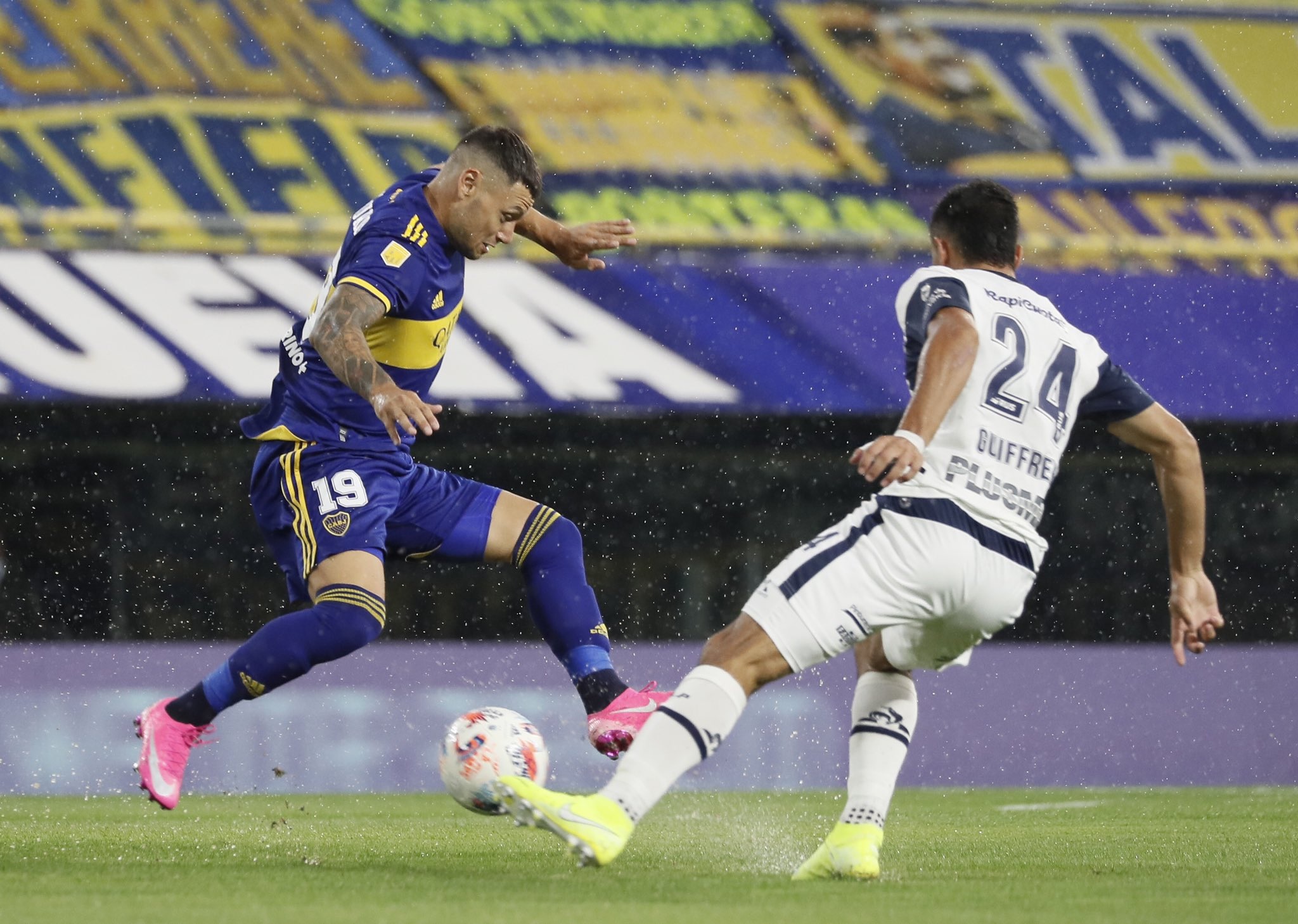 Boca y Gimnasia La Plata empatan al término del primer tiempo en La Bombonera