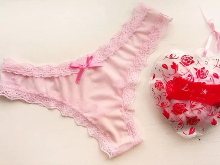 Tradición de Navidad: ¿Por qué se regala ropa interior de color rosa?